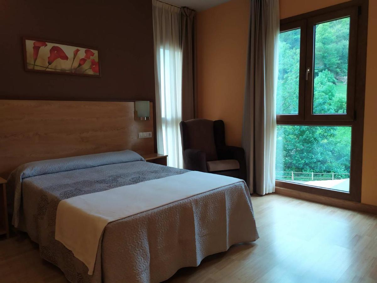 Hotel Santa Cristina ポラ・デ・レナ エクステリア 写真