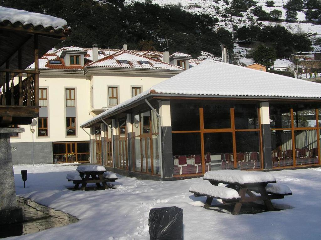 Hotel Santa Cristina ポラ・デ・レナ エクステリア 写真