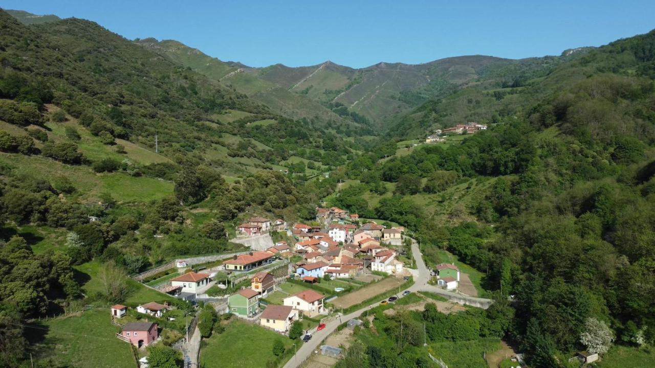 Hotel Santa Cristina ポラ・デ・レナ エクステリア 写真