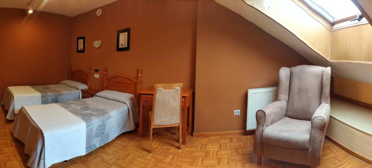 Hotel Santa Cristina ポラ・デ・レナ エクステリア 写真