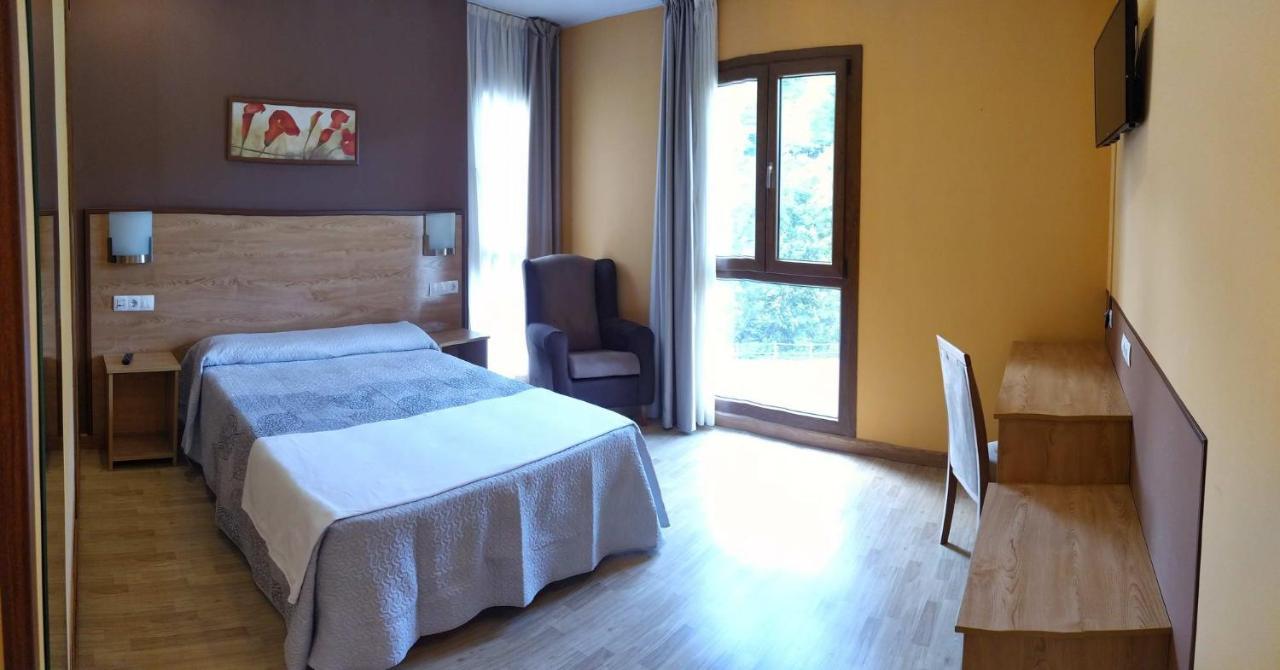 Hotel Santa Cristina ポラ・デ・レナ エクステリア 写真