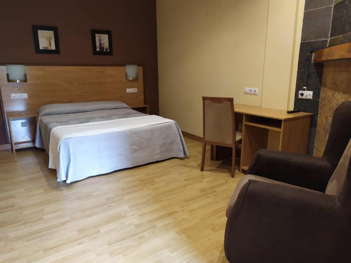 Hotel Santa Cristina ポラ・デ・レナ エクステリア 写真