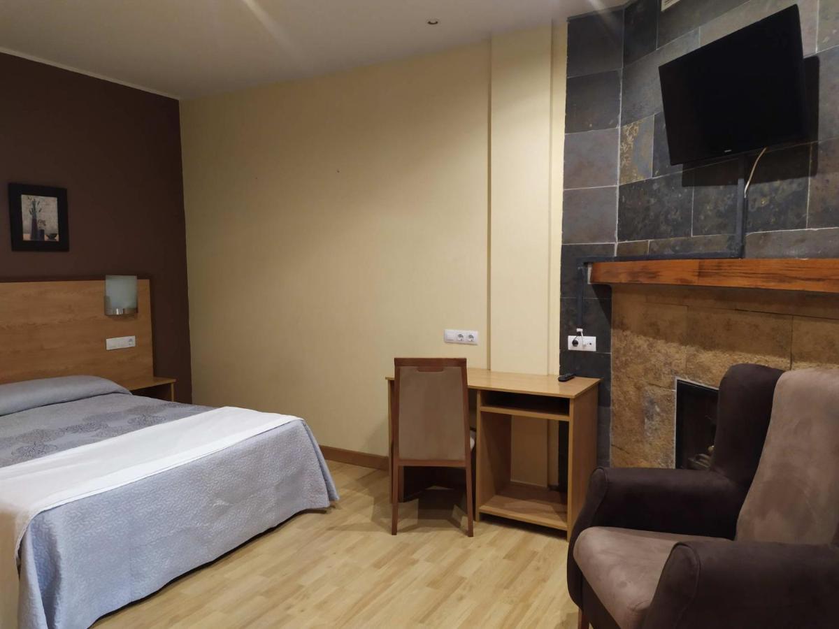 Hotel Santa Cristina ポラ・デ・レナ エクステリア 写真