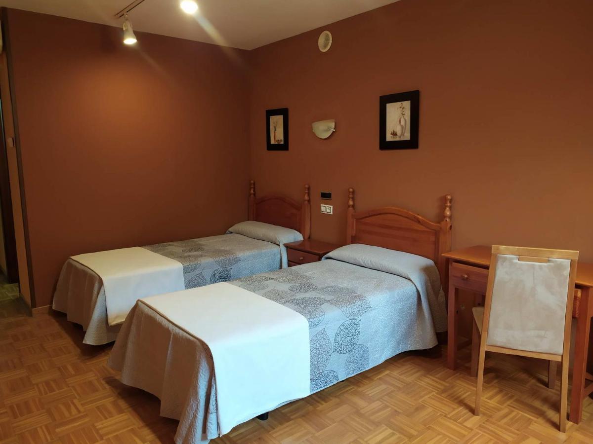 Hotel Santa Cristina ポラ・デ・レナ エクステリア 写真