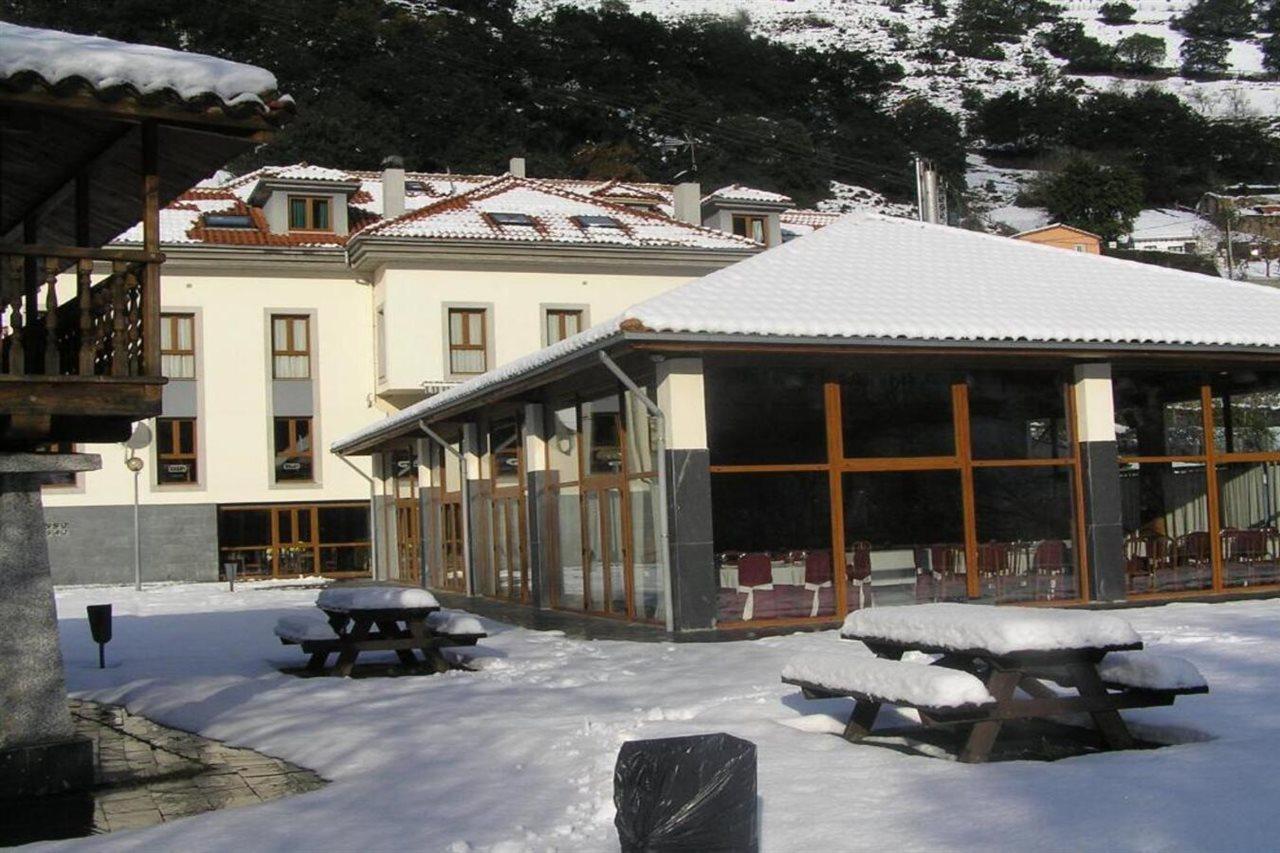 Hotel Santa Cristina ポラ・デ・レナ エクステリア 写真