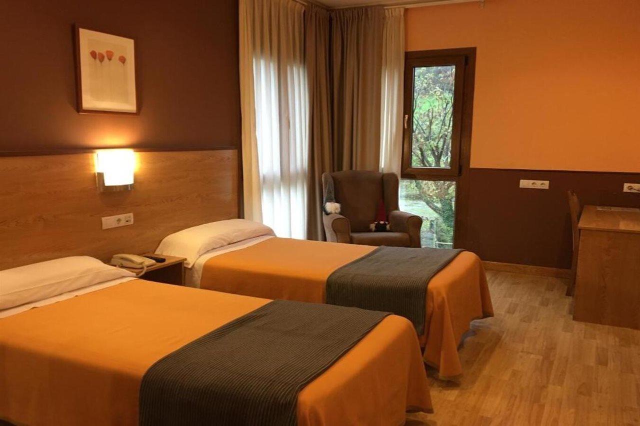 Hotel Santa Cristina ポラ・デ・レナ エクステリア 写真