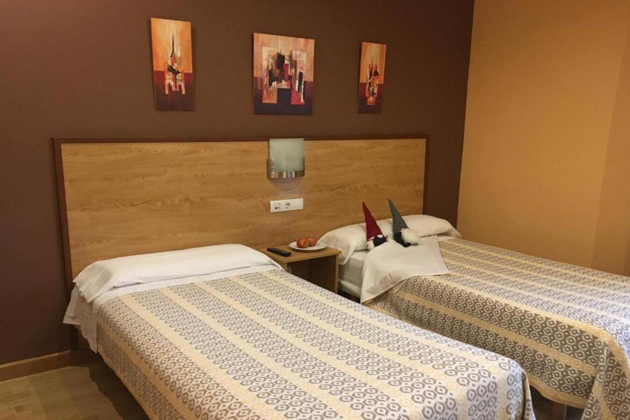 Hotel Santa Cristina ポラ・デ・レナ エクステリア 写真