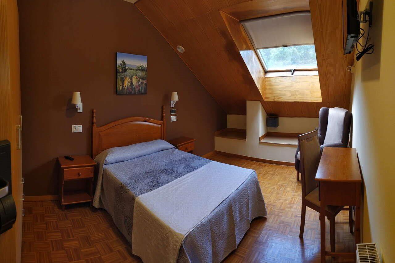 Hotel Santa Cristina ポラ・デ・レナ エクステリア 写真