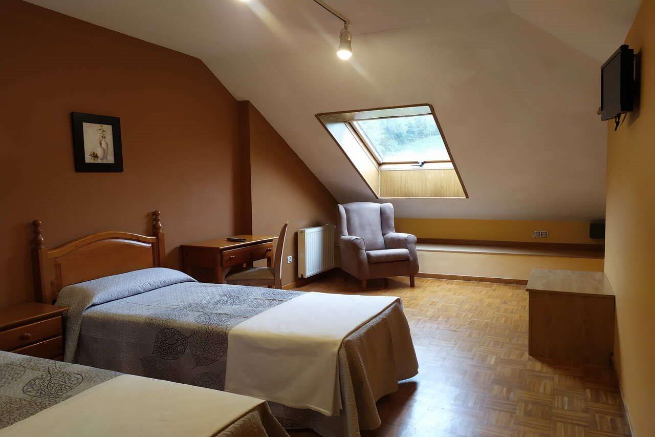 Hotel Santa Cristina ポラ・デ・レナ エクステリア 写真
