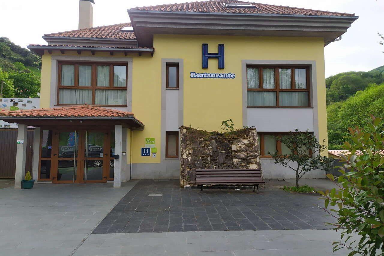Hotel Santa Cristina ポラ・デ・レナ エクステリア 写真